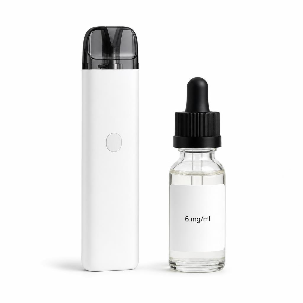 Cigarette et flacon de e-liquide 10 ml côte à côte pour comparer les dosages de nicotine